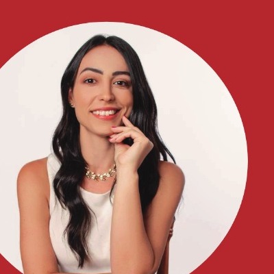 Retrato de Lara Karan, autora do livro A Peça da Rainha